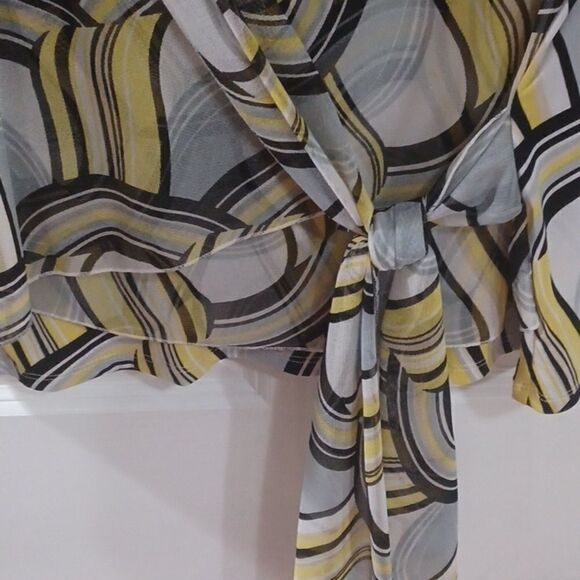 Nicola black and yellow 💛 top - Picture 3 of 5